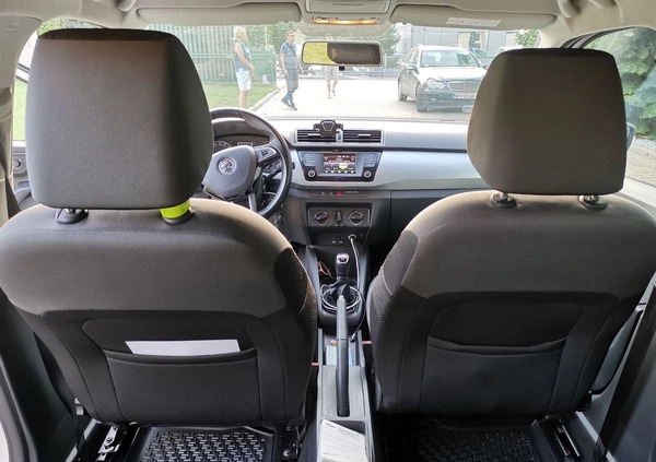 Skoda Fabia cena 25700 przebieg: 259000, rok produkcji 2017 z Warszawa małe 106